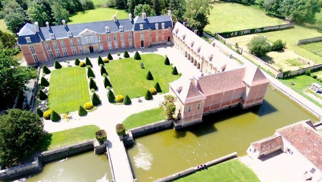 Rénovation de la couverture du château abritant les services administratifs et de direction du lycée agricole Le Robillard.