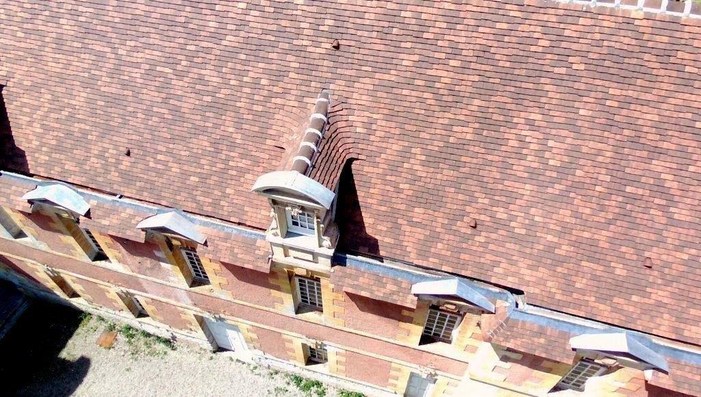 Rénovation de la couverture du château abritant les services administratifs et de direction du lycée agricole Le Robillard.