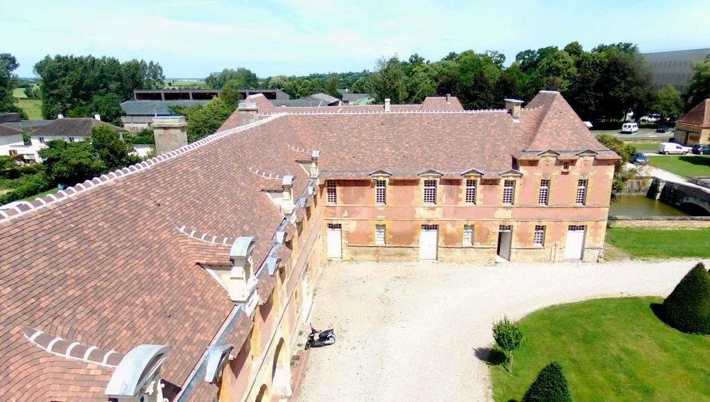 Rénovation de la couverture du château abritant les services administratifs et de direction du lycée agricole Le Robillard.