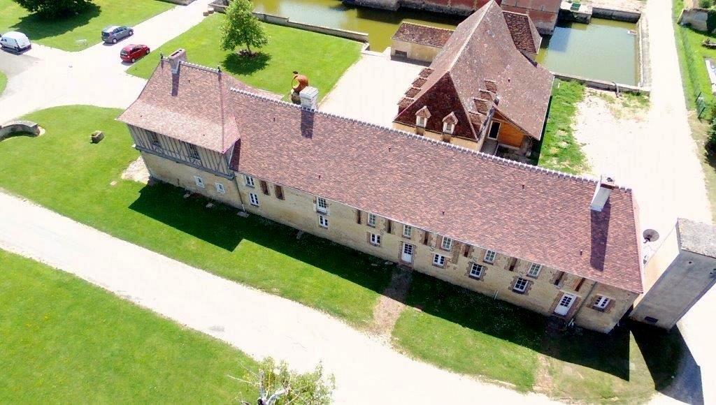 Rénovation de la couverture du château abritant les services administratifs et de direction du lycée agricole Le Robillard.