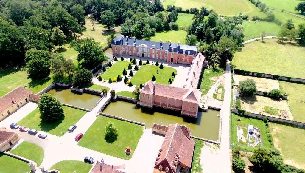 Rénovation de la couverture du château abritant les services administratifs et de direction du lycée agricole Le Robillard.